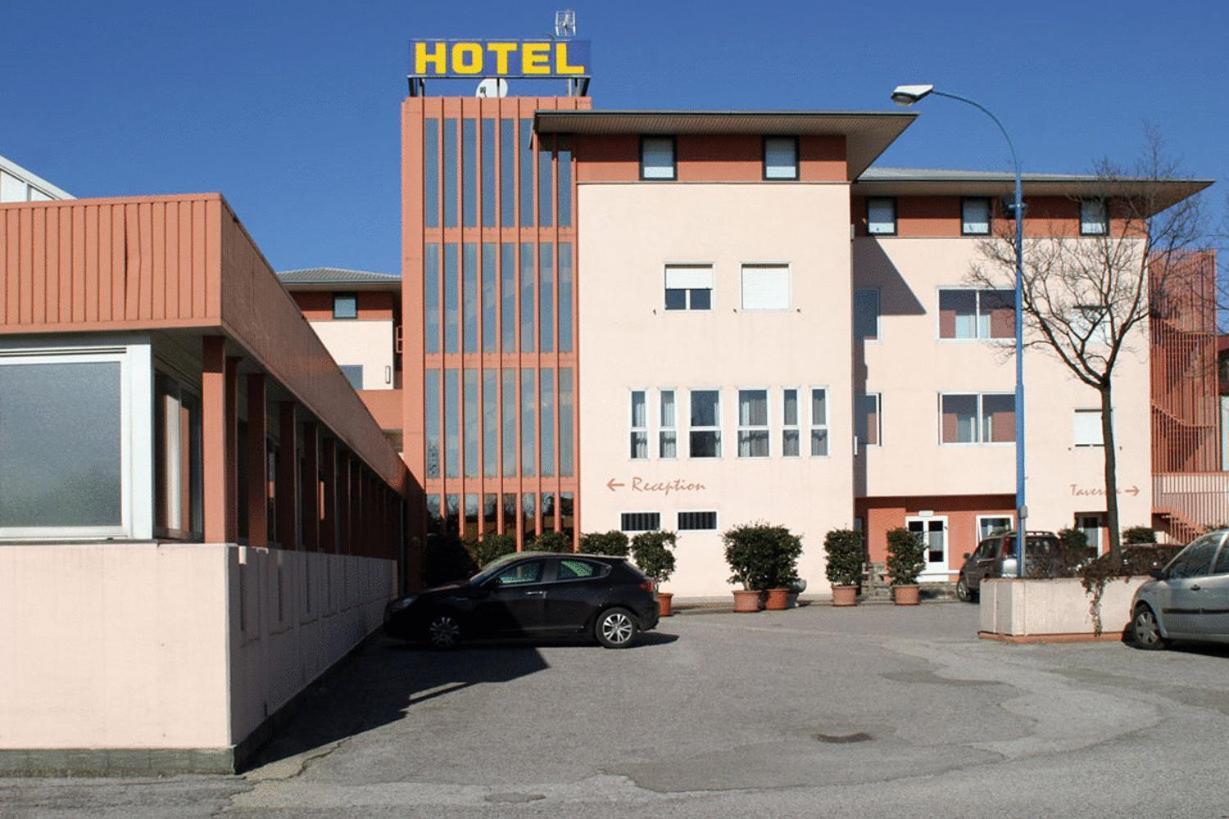 Hotel Willy Gemona del Friuli Εξωτερικό φωτογραφία