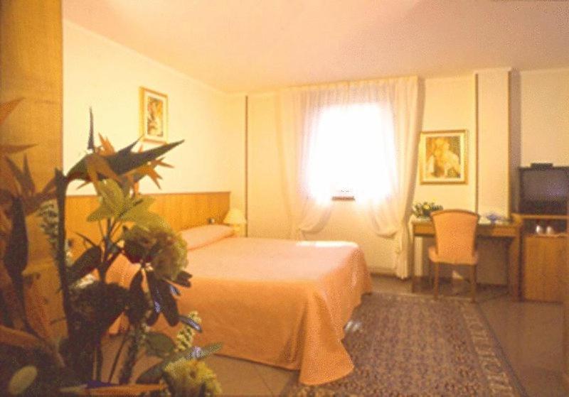 Hotel Willy Gemona del Friuli Δωμάτιο φωτογραφία
