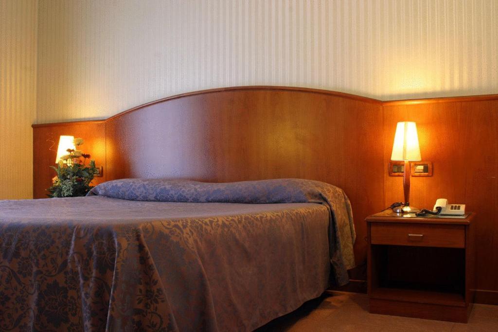 Hotel Willy Gemona del Friuli Δωμάτιο φωτογραφία